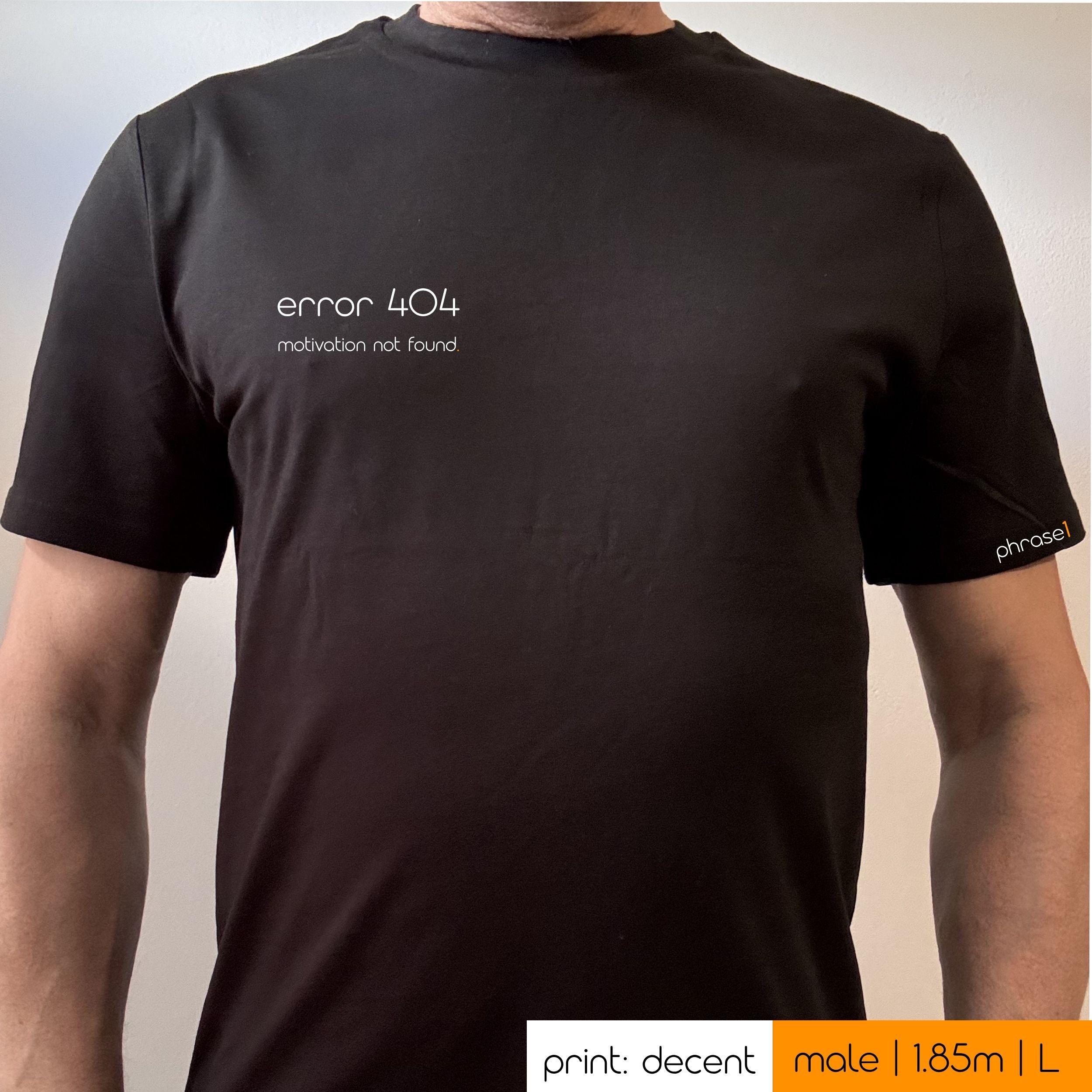 Premium T-Shirt mit Spruch „error 404. motivation not found.“